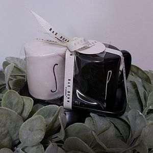 Rae Dunn Salt and Pepper shaker set